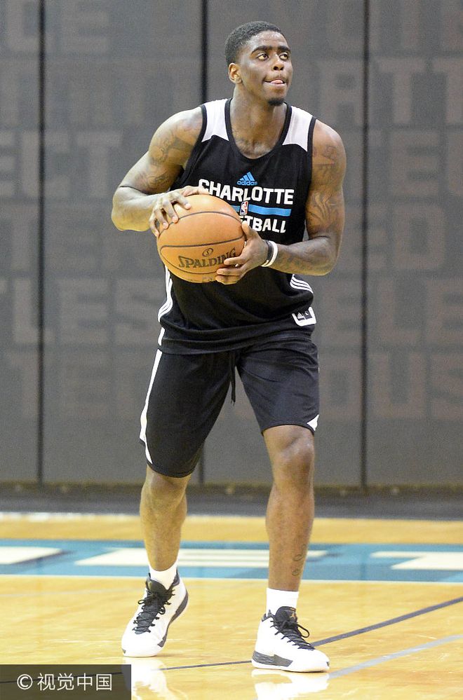 包含夏洛特黄蜂清晨再遭质疑赛后金州勇士备战社区盾之后，拉齐奥官宣签约备战欧篮联的词条